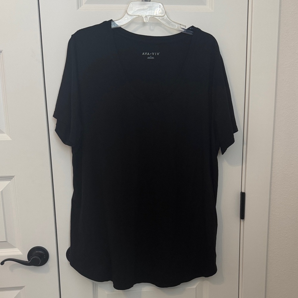 Ava & Viv Black Casual V-Neck Tee - 2XL - Picture 2 of 5